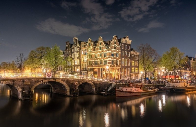 Amsterdam in de avond